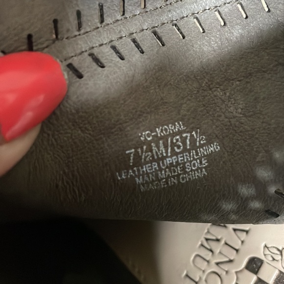 Vince Camuto Excellent condition Brown suede Shoe Boots - Picture 6 of 6